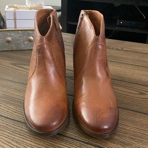 FRYE Nora Omaha Short Ankle Boot